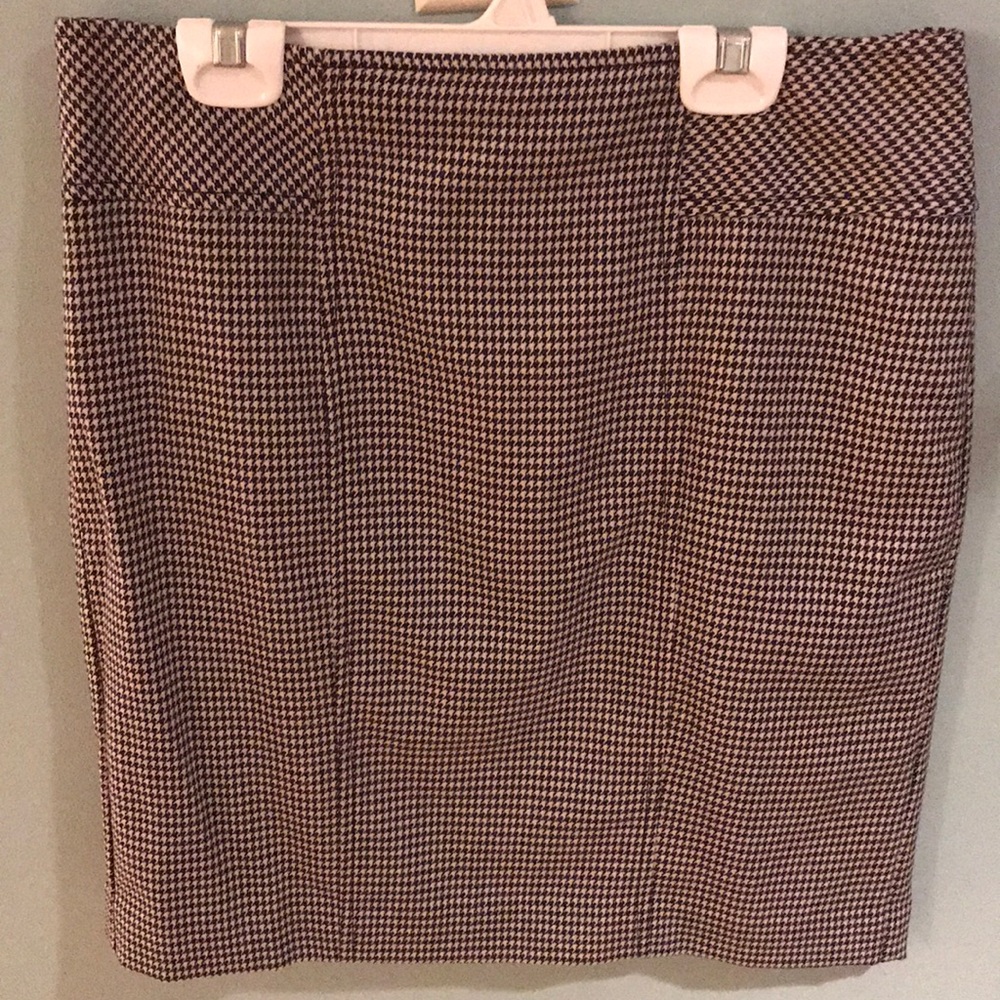 Size 2 pencil skirt from The Loft NEVER WORN!